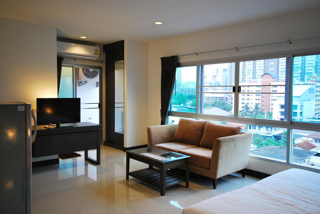 Baan Mina Aparthotel Bangkok Exterior photo