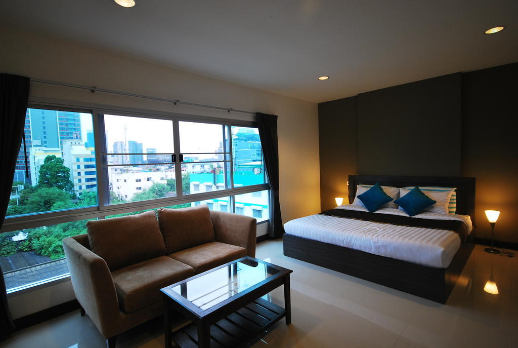 Baan Mina Aparthotel Bangkok Exterior photo