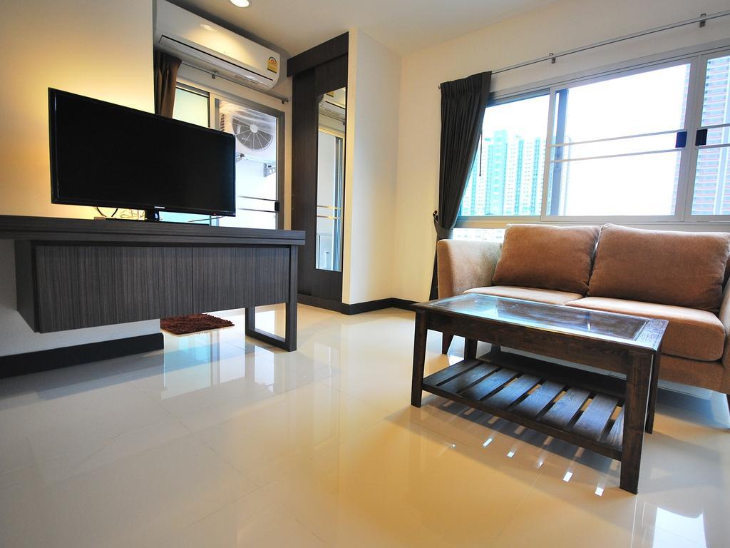 Baan Mina Aparthotel Bangkok Exterior photo
